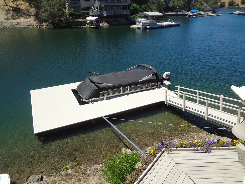 Dock with stiffarm and cable anchoring MidCal Construction
